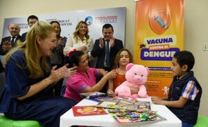 Inicia campaña de vacunación contra el dengue para niños de 6 a 8 años