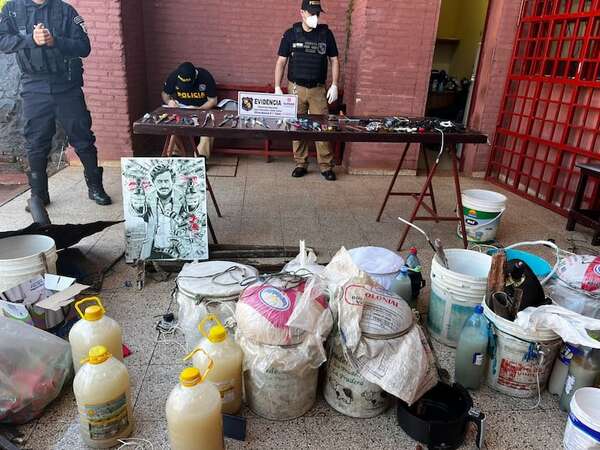 Incautan celulares, armas blancas, drogas y chicha del pabellón del PCC en el Cereso - Policiales - ABC Color