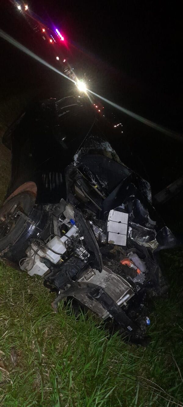 Arroyos y Esteros: choque entre moto y camioneta deja dos fallecidos - trece