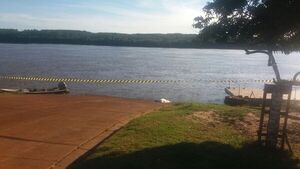 Hallan cadáver de un hombre en el río Paraná en Ciudad del Este