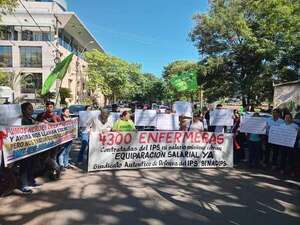 Enfermeras del IPS exigen desprecarización salarial - Nacionales - ABC Color