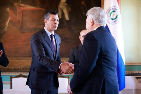 Peña resalta riqueza y potencial de la literatura paraguaya al entregar Premio Nacional de Literatura 2025