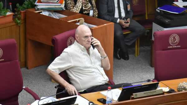 Senador de Cruzada advierte que no van a regalar sus votos en Asunción