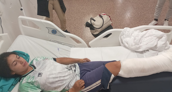 ATROPELLADA POR MOTOCICLISTA QUE HACÍA “WILLY” NECESITA PRÓTESIS