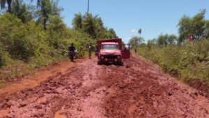 Mbuyapey queda aislada con cada lluvia y claman reparación de calamitosa ruta