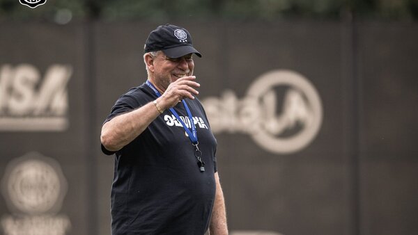 "Olimpia tiene como entrenador a una leyenda"