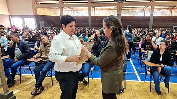 Más de 3.000 docentes realizan pruebas escritas en Caazapá