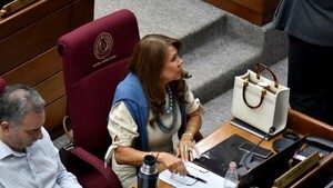 Senadora protagoniza incidente en vía pública
