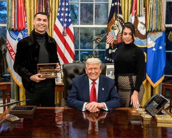 Trump homenajea a CR7 y le entrega una llave de oro de la Casa Blanca