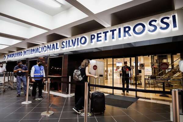 Aeropuerto Silvio Pettirossi: un vuelo fue postergado porque pasajero agredió a tripulante - Policiales - ABC Color