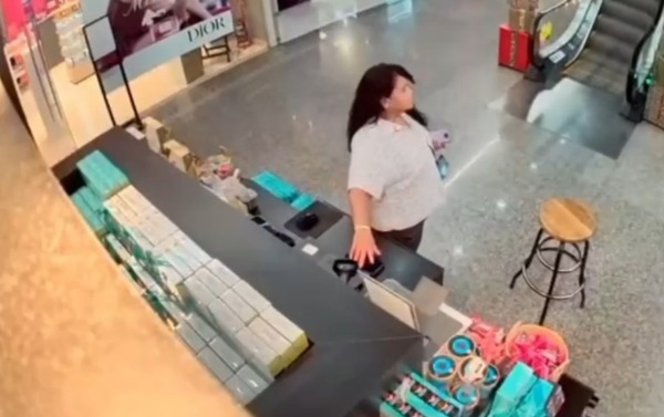 Mujer aprovechó un descuido para robar un celular en Luque - trece