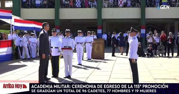 La Nación / Peña participó de la ceremonia de egreso de 96 cadetes de la Academia Militar