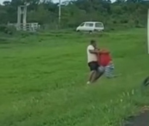 Popular / Yby Yaú: Graban pelea al costado de la ruta entre un "estafador" y un acreedor