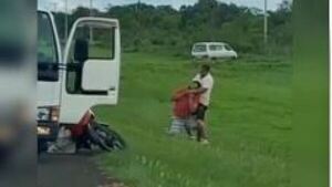 Le reclamó su deuda por carne que le había fiado y se garrotearon