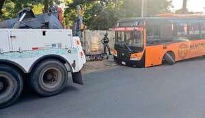 Bus con desperfecto mecánico ocasiona caos vehicular sobre la avenida Santa Teresa - Nacionales - ABC Color