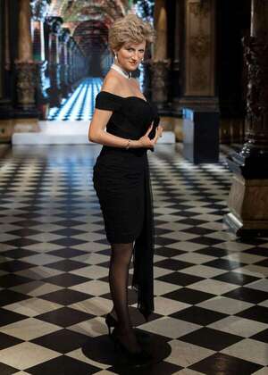 La figura de Lady Di entra en el museo de cera de París con su ‘vestido de la venganza’ - Gente - ABC Color