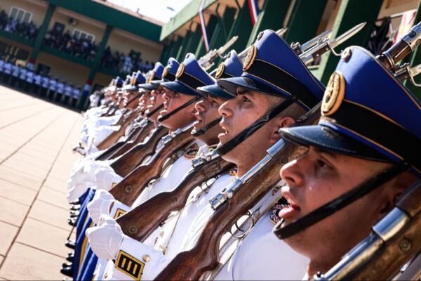 Presidente encabezó egreso de 96 cadetes que se integran plenamente a las Fuerzas Armadas de la Nación