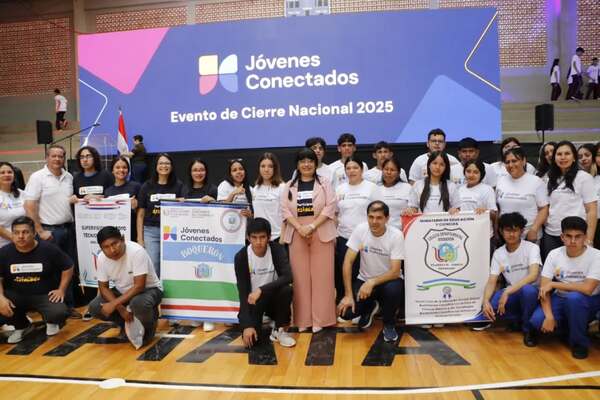 Santiago Peña insta a los jóvenes a soñar en grande: “Los imposibles se vuelven posibles”