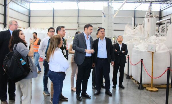 Ministro de Taiwán visitó a referentes de la economía circular paraguaya