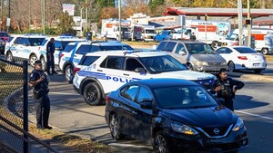 Fiscalía de EEUU retira cargos contra ciudadana baleada por agente migratorio en Chicago