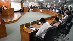 Ediles aprueban presupuesto que "desaparece" bonos y da "cheque en blanco" a Bello para pedir préstamos