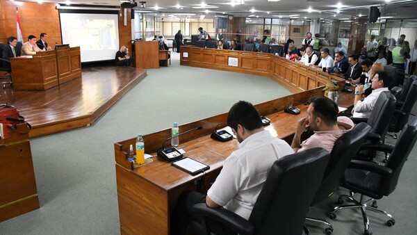 Ediles aprueban presupuesto que "desaparece" bonos y da "cheque en blanco" a Bello para pedir préstamos