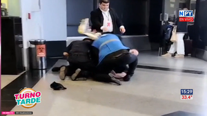 Pasajeros lamentan negligencia porque "se notaba a leguas" estado del agresor en aeropuerto