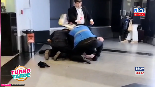 Pasajeros lamentan negligencia porque "se notaba a leguas" estado del agresor en aeropuerto