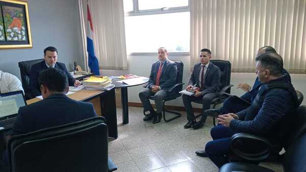 Tribunal rechaza suspender juicio oral al ex senador Edgardo Kueider y a su secretaria