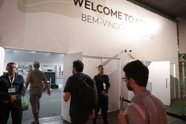 Reabren la COP30 tras seis horas de suspensión de las negociaciones por un incendio - Mundo - ABC Color