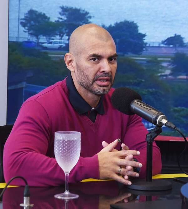 Hugo Ramírez declina candidatura a favor de Dani Centurión - Política - ABC Color