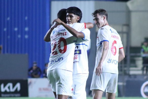 Popular / El Trico le dio su teté a Ameliano