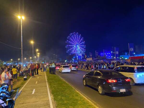 Movimiento masivo en la Costanera en la antesala de la final de la Sudamericana - Nacionales - ABC Color