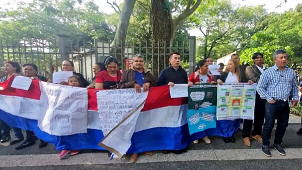 Víctimas de pagarés piden a diputados crear un tribunal que analice los casos