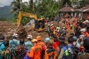 Suben a 30 los fallecidos por aludes en la isla indonesia de Java - Mundo - ABC Color