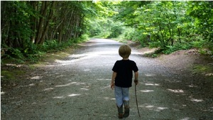 Padres italianos pierden la custodia temporal de sus hijos tras vivir en el bosque - OviedoPress