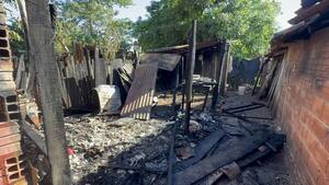 Incendio arrasa una vivienda en el barrio Santo Domingo de Guzmán - Canal-E