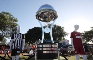 Hinchas arriban masivamente a Asunción para la final sudamericana