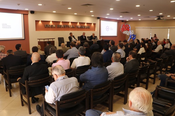 Industriales advierten un “punto de quiebre” y alertan que no todo es «color de rosas”