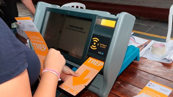 Afirman que existen demasiadas denuncias por irregularidades en licitación de urnas de votación