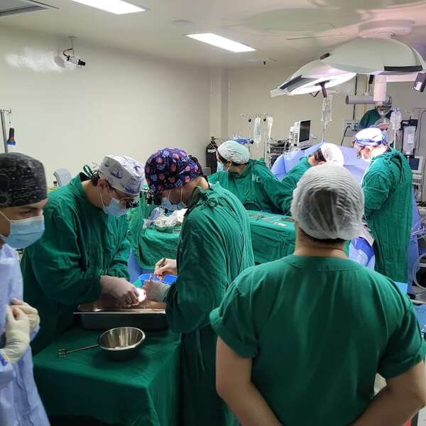 AUDIO: Hospital de Clínicas: recorte de fondos para cirugías pediátricas pone en riesgo vidas de niños  - A La Gran 7-30 - ABC Color