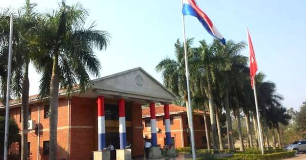 La Nación / Policía detuvo a un hombre sospechoso de hurtar motos en el campus de la UNA y en Clínicas