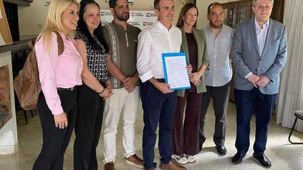Oposición logra firmar acuerdo con todos los sectores para Asunción