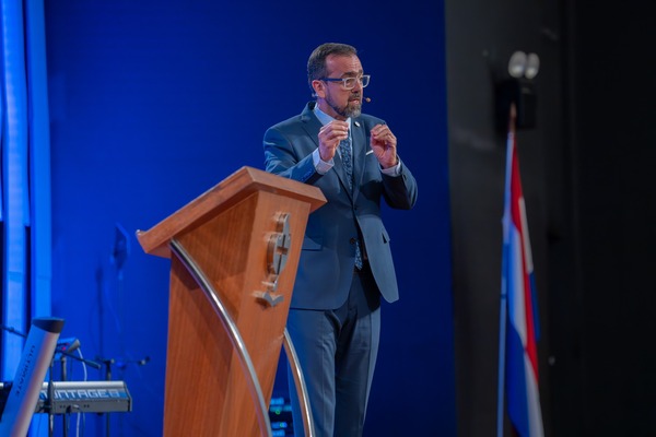 “La Biblia como fundamento innegociable”: El Pr. Emilio Agüero advierte sobre el debilitamiento de la “Sola Escritura”