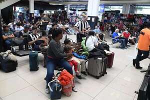 Copa Sudamericana: Terminal de Asunción, sin baños suficientes ni enchufes para turistas - Nacionales - ABC Color