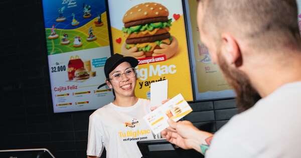 La Nación / McDonald’s celebra su McDía Feliz con la Fundación Dequení, en sus 40 años de compromiso con la niñez