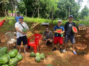 La Ruta 14 se llena de sabor con sandías frescas y precios accesibles