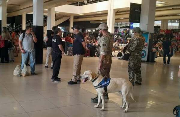 Operativos antidrogas y de seguridad en la Terminal de Ómnibus durante la final de copa