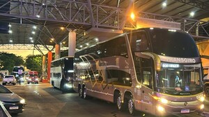 Unos 10.000 hinchas brasileños cruzaron el Puente de la Amistad