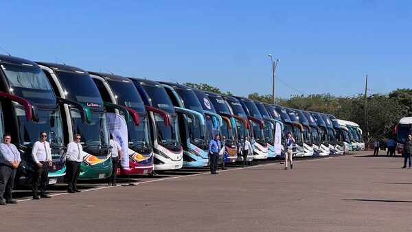Gobierno presentó nuevos buses para modernizar el transporte terrestre | Unicanal